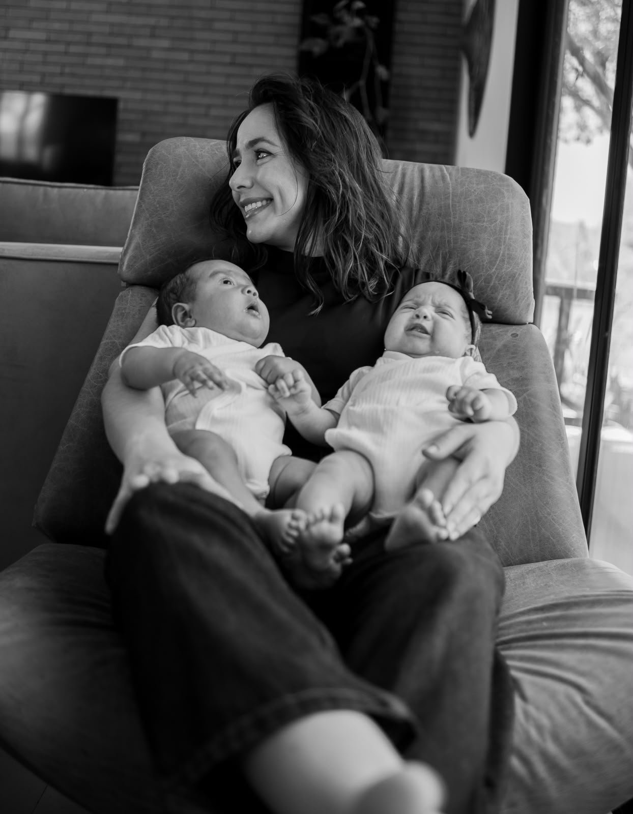 Dra. Stefânia com dois de seus filhos bebês